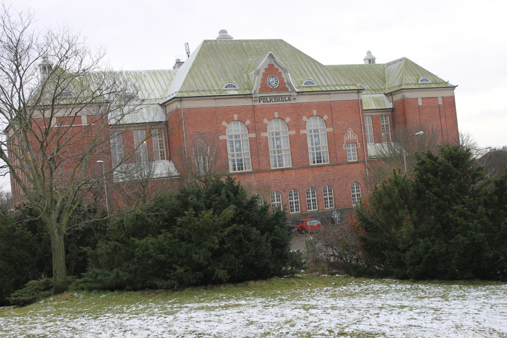 Rosenfredsskolan, helig mark, eftersom det var här fredskonferensen 1915 genomfördes. Idag delar kulturskolan och gymnansiets estetiska program på skolan. Den ärevördiga aulan är en utmärkt konserlokal med plats för 350 personer, publik och körsångare sammanlagt.